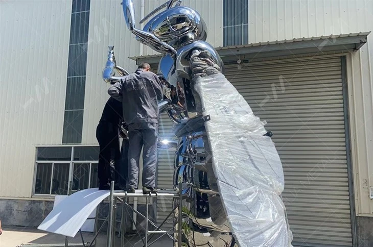 Mirror Polished Stainless Steel Bee Sculpture high quality